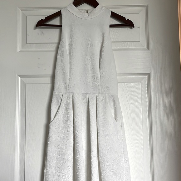 Silence + noise - White patterned halter dress with zipper down the back - Picture 1 of 3